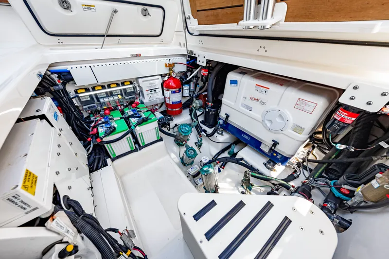 Slide: The Image of Boston Whaler 380 REALM 2023 - 33