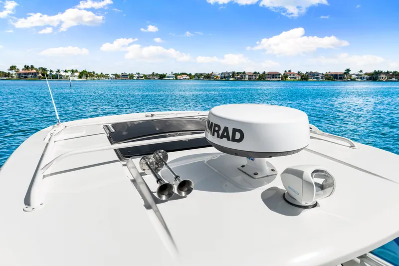 Slide: The Image of Boston Whaler 380 REALM 2023 - 34