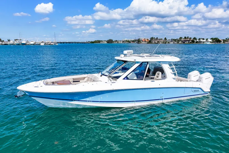 Slide: The Image of Boston Whaler 380 REALM 2023 - 38