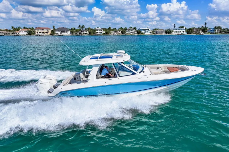 Slide: The Image of Boston Whaler 380 REALM 2023 - 6