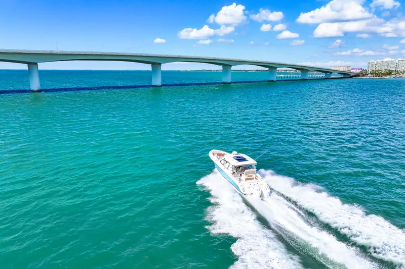 Slide: The Image of Boston Whaler 380 REALM 2023 - 8