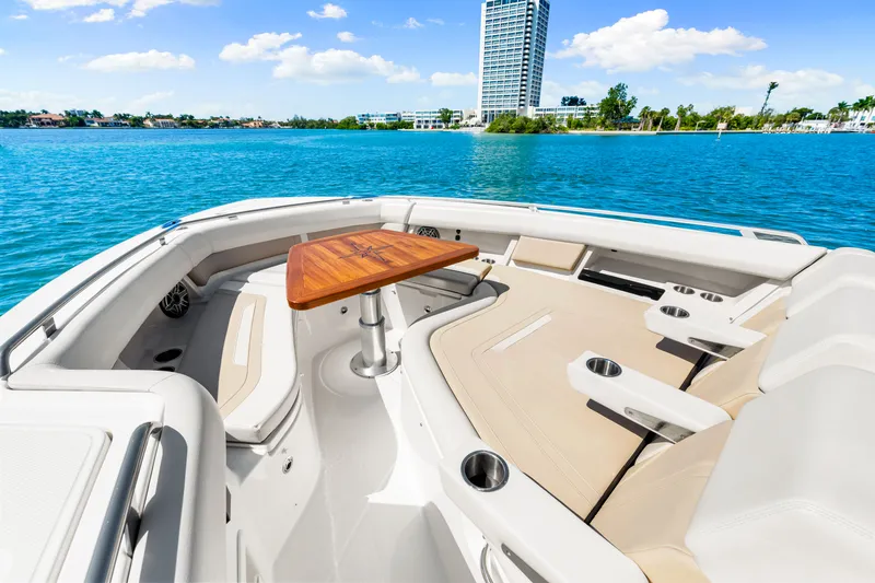 Slide: The Image of Boston Whaler 380 REALM 2023 - 9