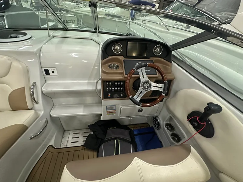 Slide: The Image of Crownline Boats 264 CR 2021 - 9