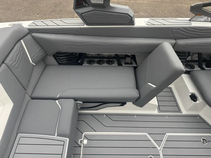 Slide: The Image of Nautique Super Air Nautique G23 2026 - 29