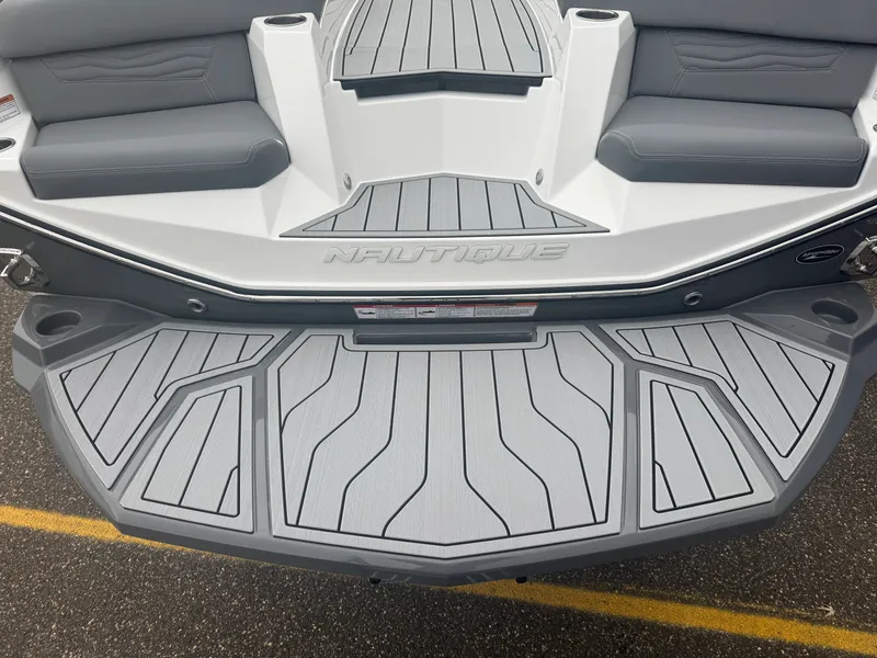 Slide: The Image of Nautique Super Air Nautique G23 2026 - 7