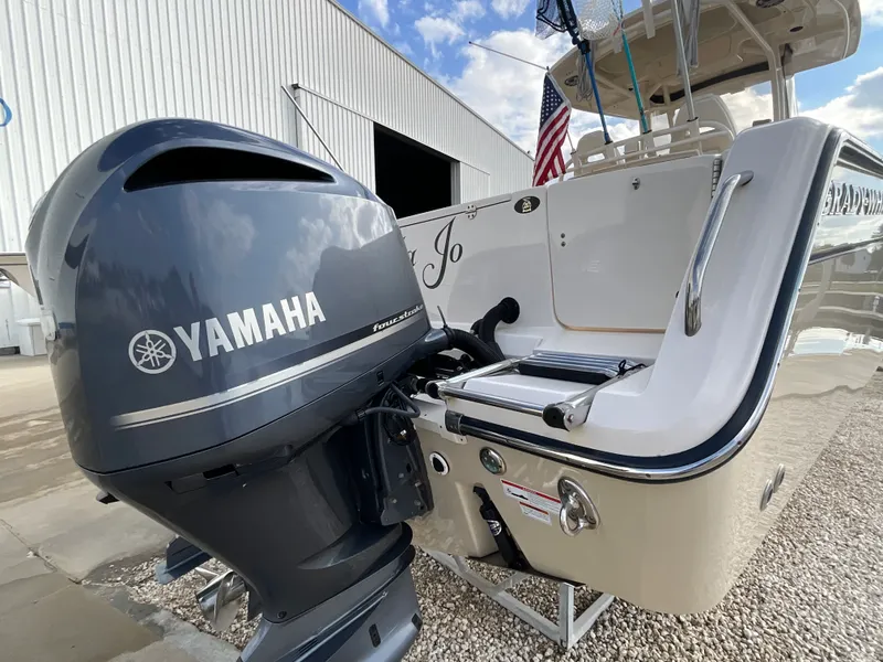 Slide: The Image of Grady-White CANYON 306 2021 - 10