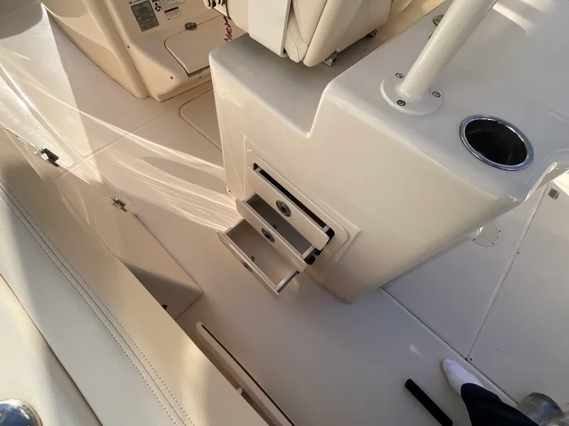 Slide: The Image of Grady-White CANYON 306 2021 - 27