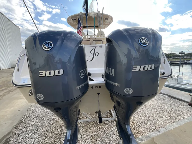 Slide: The Image of Grady-White CANYON 306 2021 - 8