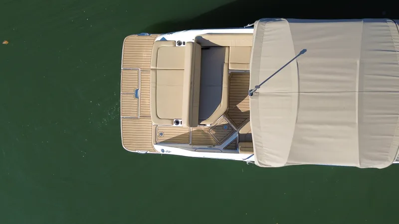 Slide: The Image of Sea Ray 250 SDX 2021 - 14