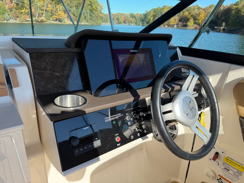 Slide: The Image of Sea Ray 250 SDX 2021 - 20