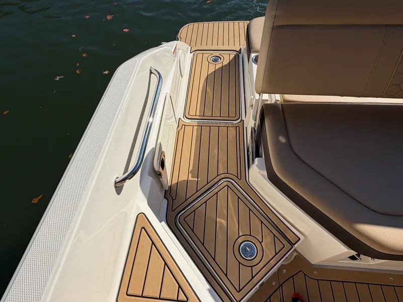 Slide: The Image of Sea Ray 250 SDX 2021 - 31