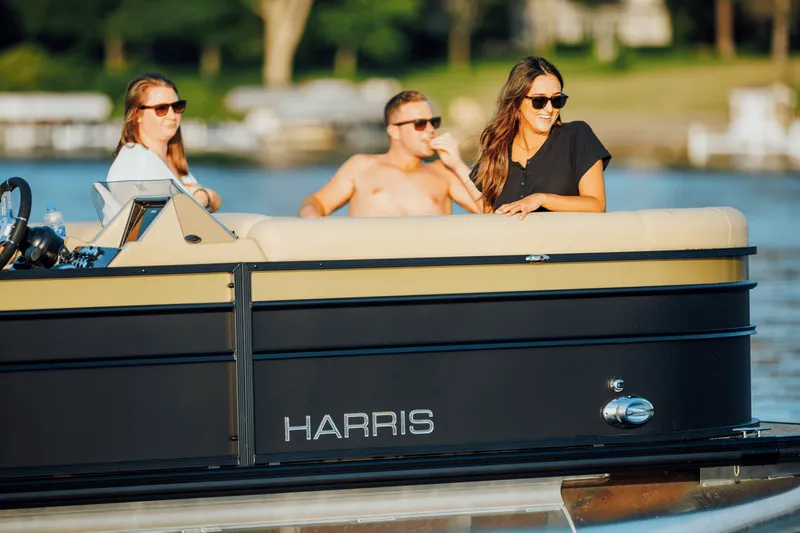 Slide: The Image of Harris Cruiser 230 2026 - 27