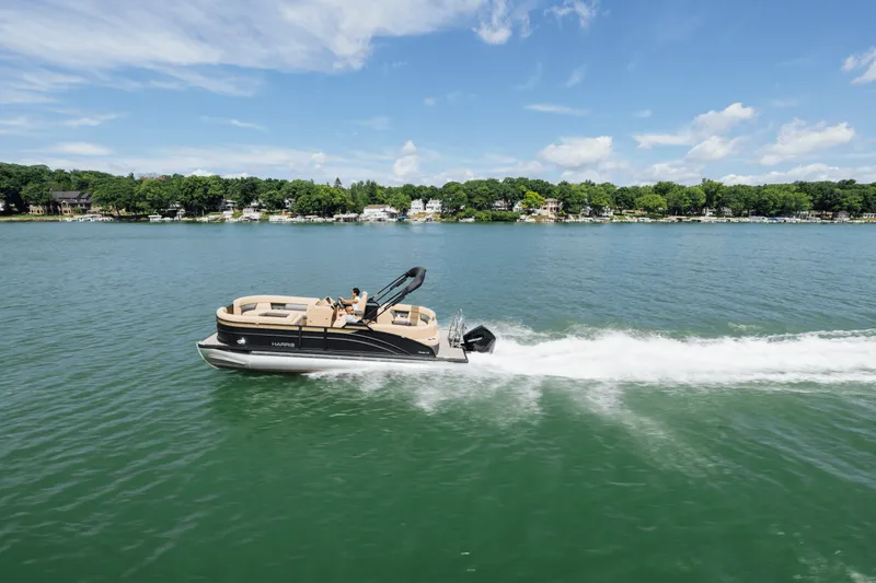 Slide: The Image of Harris Cruiser 230 2026 - 51