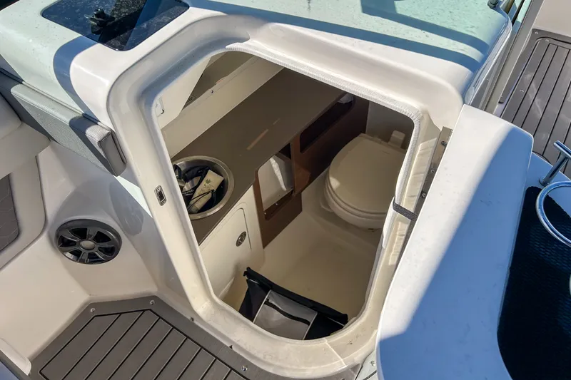 Slide: The Image of Sea Ray 270 SDX OUTBOARD 2021 - 11