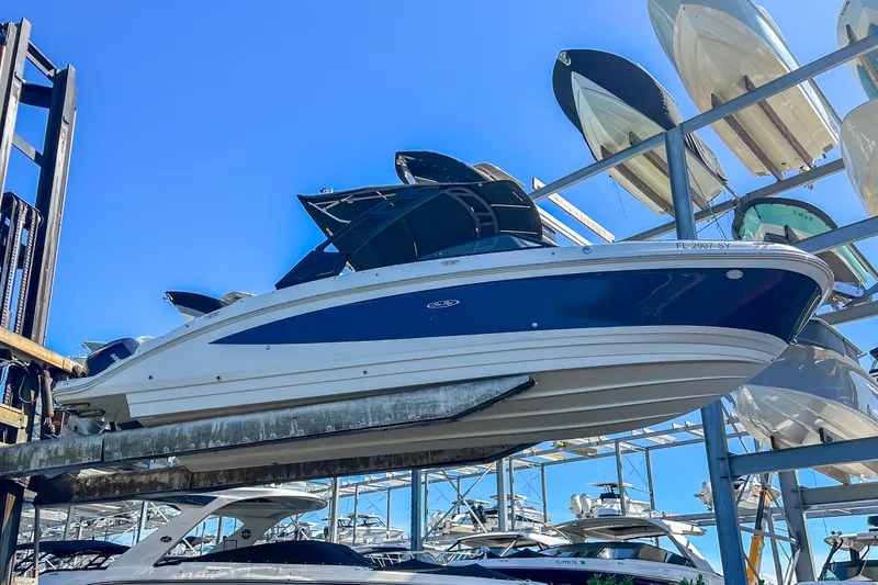 Slide: The Image of Sea Ray 270 SDX OUTBOARD 2021 - 16