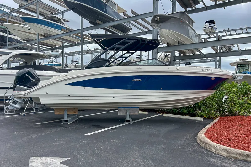 Slide: The Image of Sea Ray 270 SDX OUTBOARD 2021 - 21