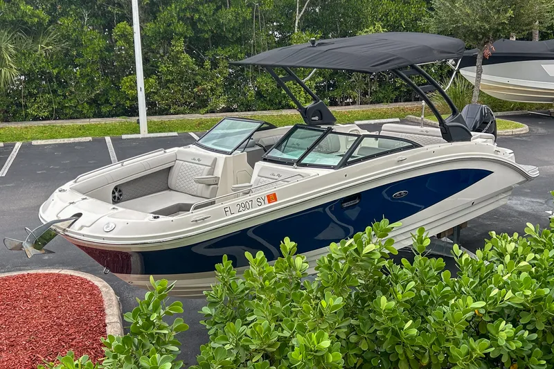 Slide: The Image of Sea Ray 270 SDX OUTBOARD 2021 - 22
