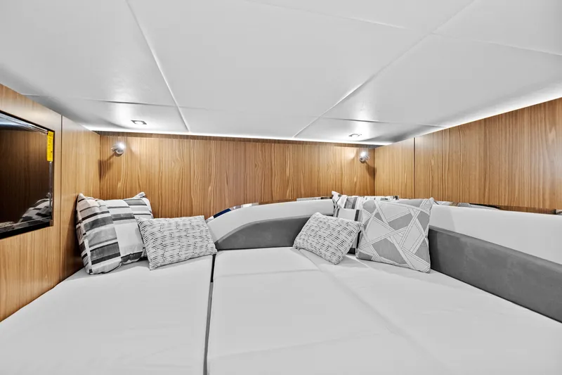 Slide: The Image of Cruisers Yachts 50 GLS Outboard 2026 - 31