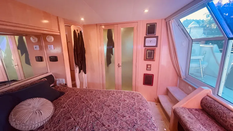 Slide: The Image of Carver Yachts 500 COCKPIT MY 1997 - 32