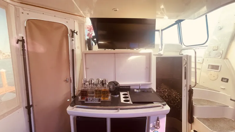 Slide: The Image of Carver Yachts 500 COCKPIT MY 1997 - 42