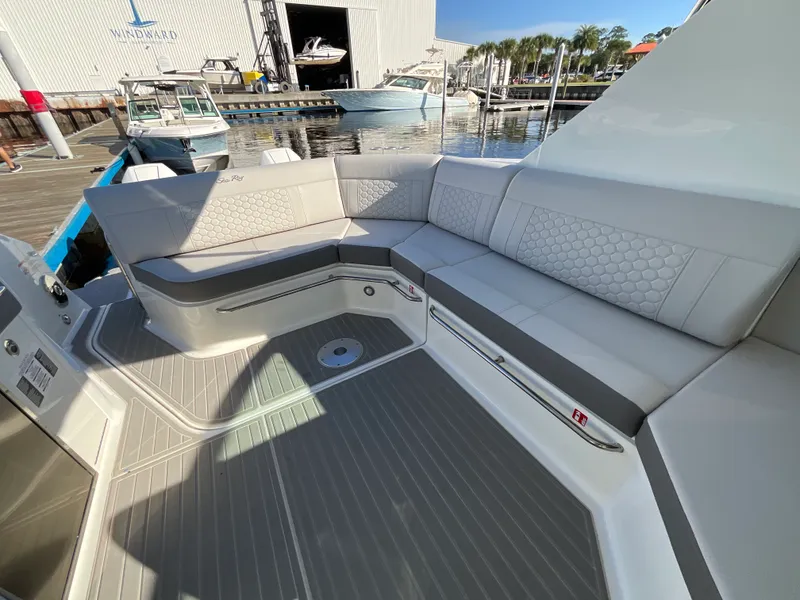Slide: The Image of Sea Ray Sundancer 320 Outboard 2026 - 10