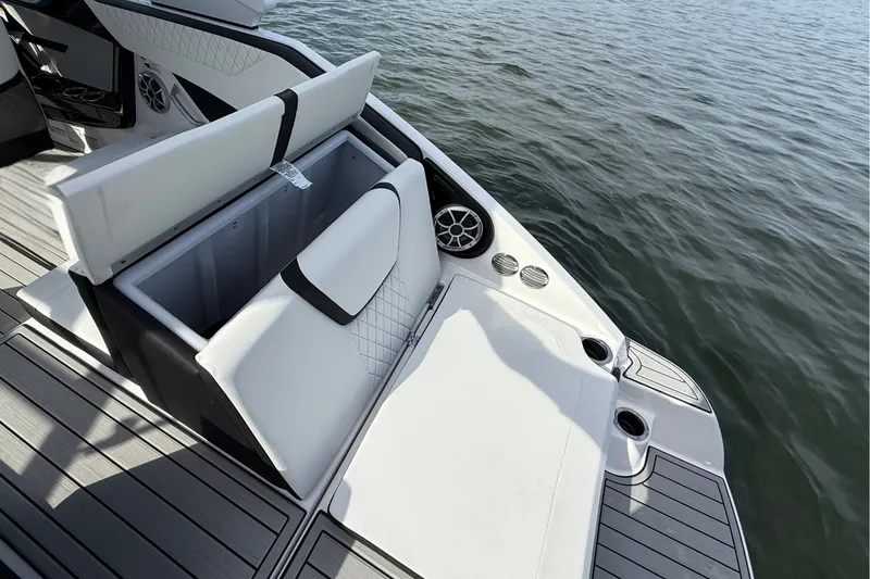 Slide: The Image of Yamaha 222SE 2026 - 12