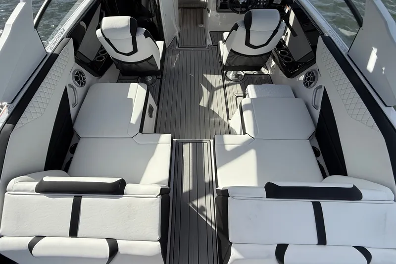 Slide: The Image of Yamaha 222SE 2026 - 13