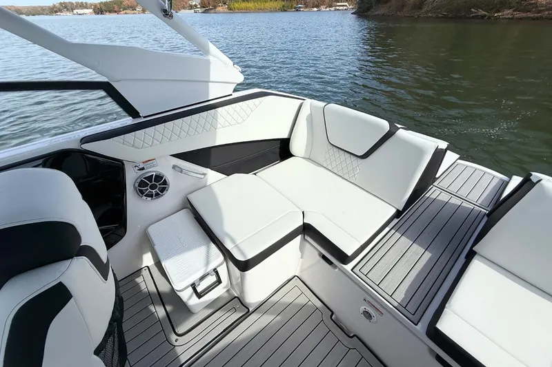 Slide: The Image of Yamaha 222SE 2026 - 16