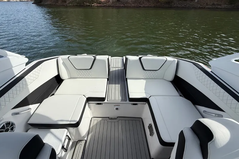 Slide: The Image of Yamaha 222SE 2026 - 17