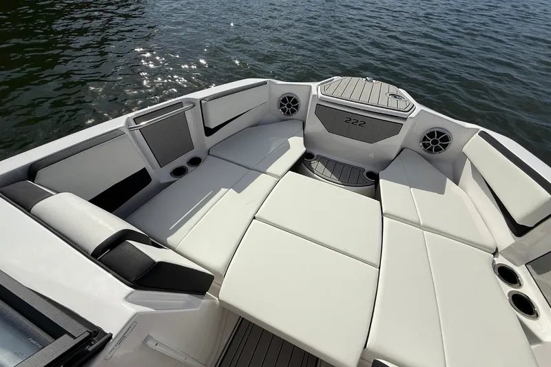 Slide: The Image of Yamaha 222SE 2026 - 30