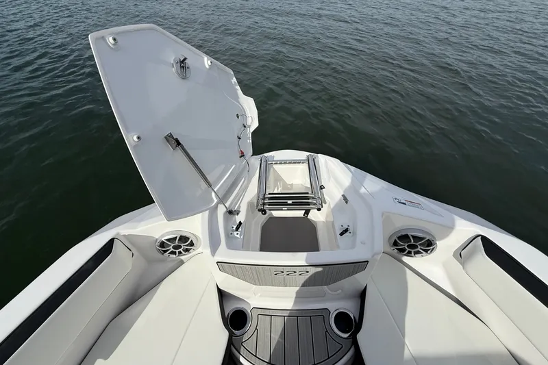 Slide: The Image of Yamaha 222SE 2026 - 32