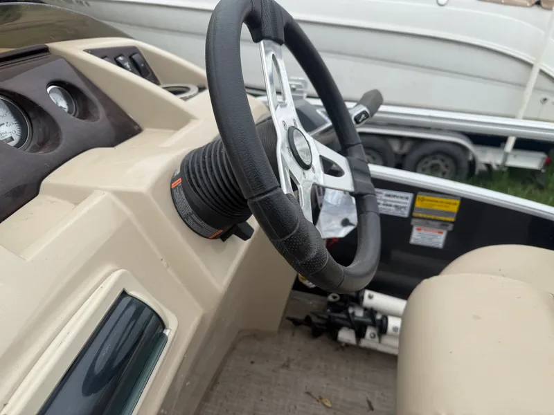 Slide: The Image of Bennington 21 SLX 2015 - 11