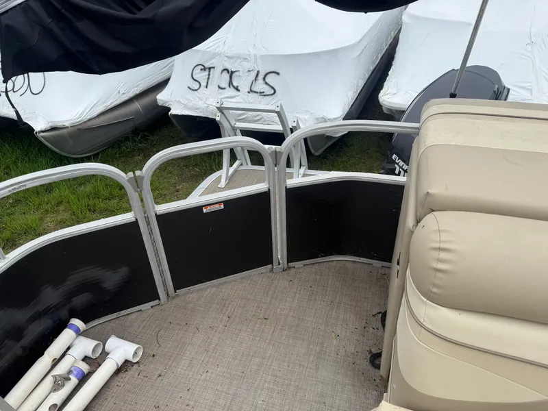 Slide: The Image of Bennington 21 SLX 2015 - 13