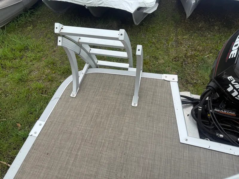 Slide: The Image of Bennington 21 SLX 2015 - 14