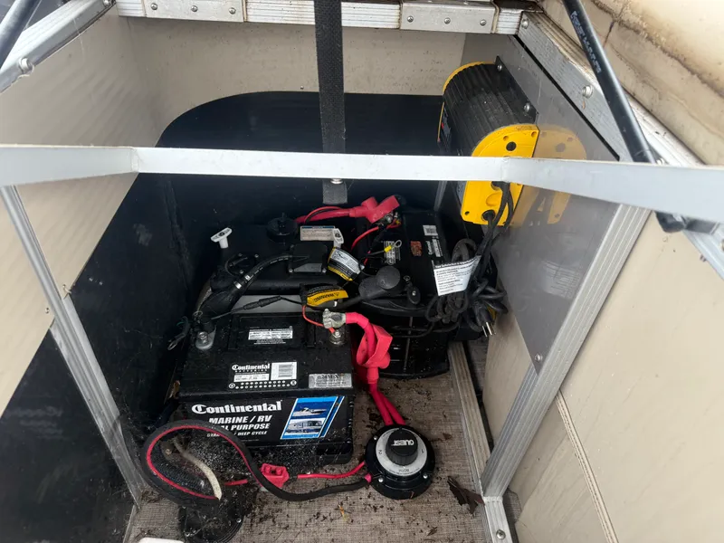 Slide: The Image of Bennington 21 SLX 2015 - 17