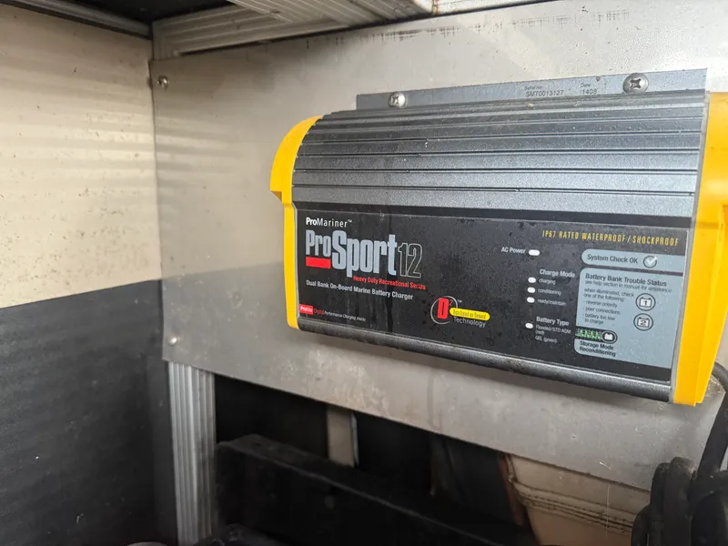 Slide: The Image of Bennington 21 SLX 2015 - 22