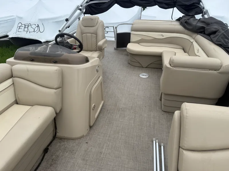 Slide: The Image of Bennington 21 SLX 2015 - 4