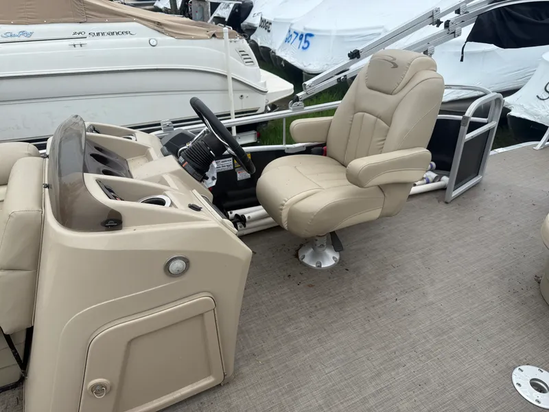 Slide: The Image of Bennington 21 SLX 2015 - 7