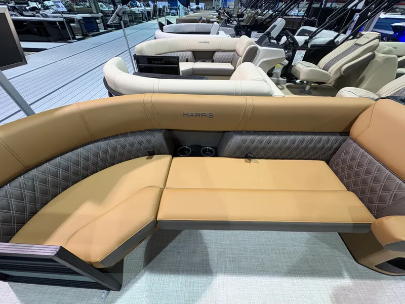 Slide: The Image of Harris Cruiser 230 2026 - 3