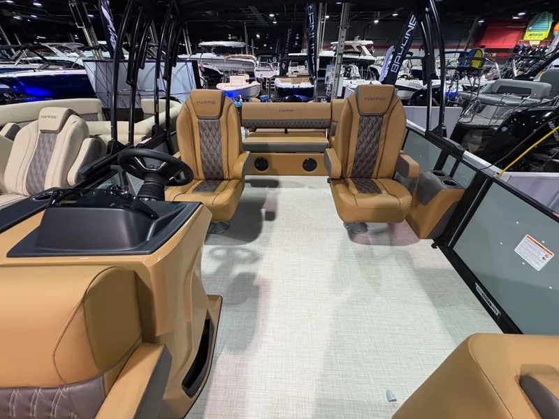 Slide: The Image of Harris Cruiser 230 2026 - 4