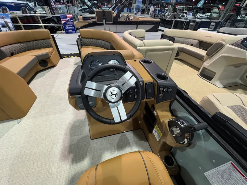 Slide: The Image of Harris Cruiser 230 2026 - 7