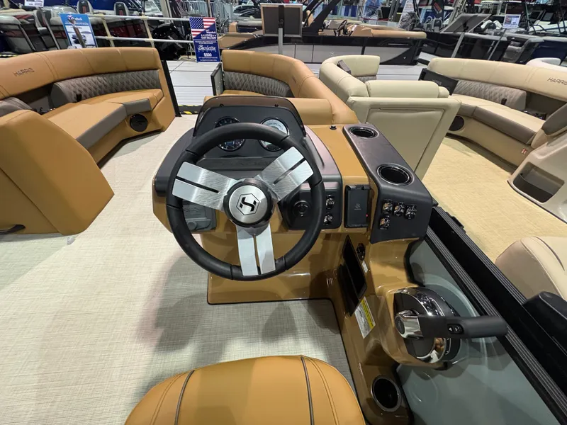 Slide: The Image of Harris Cruiser 230 2026 - 8