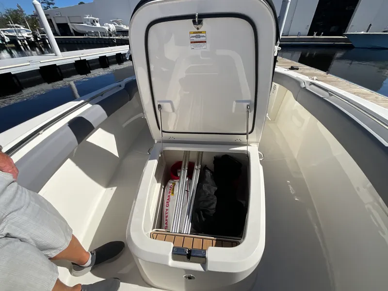 Slide: The Image of Boston Whaler 280 OUTRAGE 2023 - 13