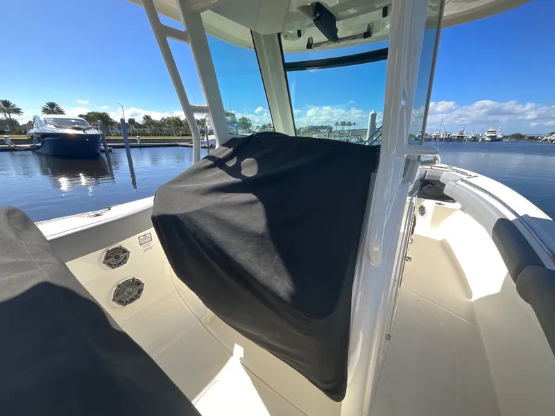 Slide: The Image of Boston Whaler 280 OUTRAGE 2023 - 20