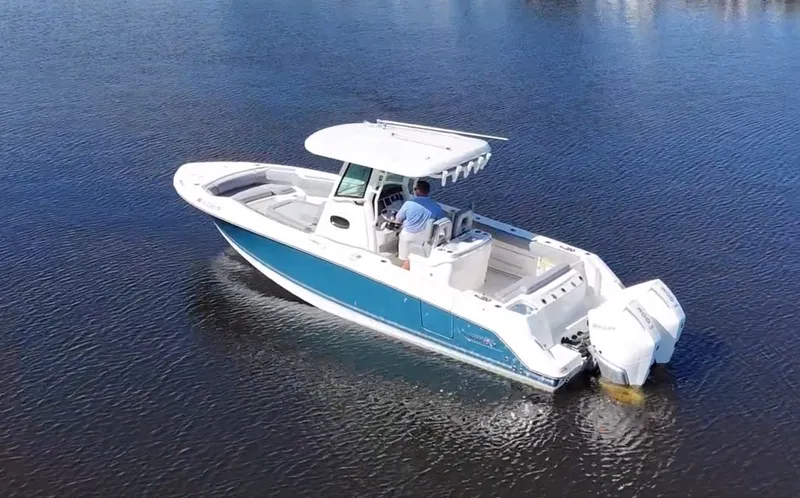 Slide: The Image of Boston Whaler 280 OUTRAGE 2023 - 25