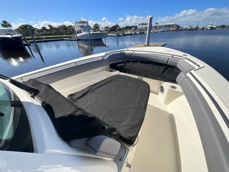 Slide: The Image of Boston Whaler 280 OUTRAGE 2023 - 28