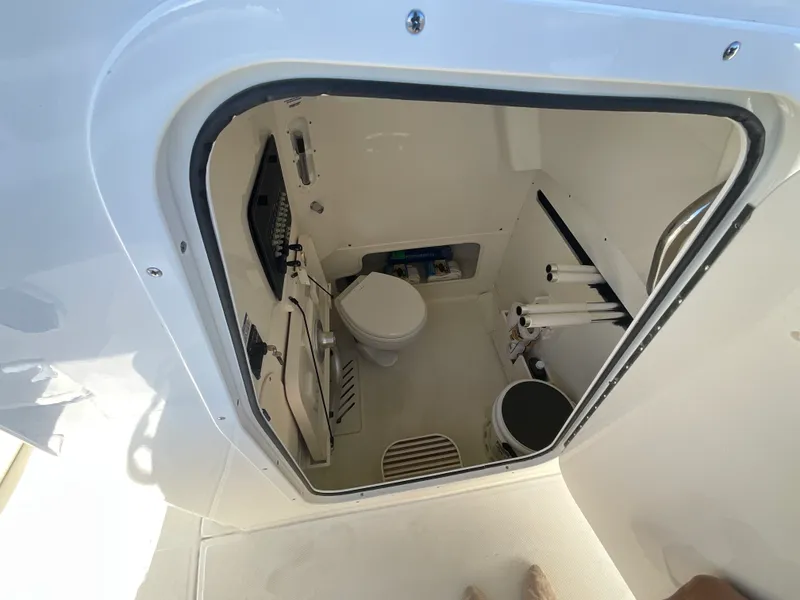 Slide: The Image of Boston Whaler 280 OUTRAGE 2023 - 29