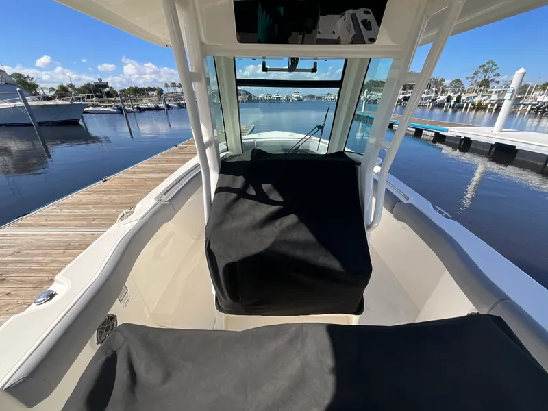 Slide: The Image of Boston Whaler 280 OUTRAGE 2023 - 32