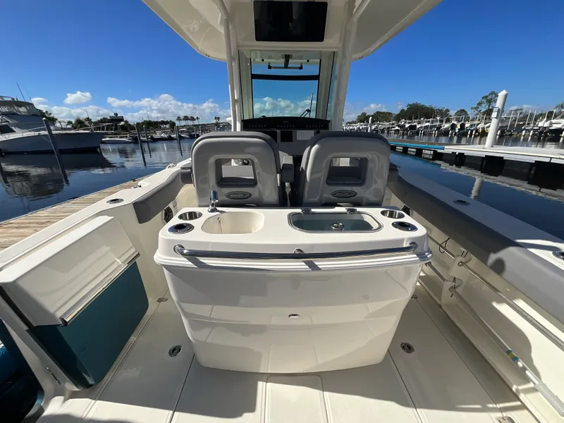 Slide: The Image of Boston Whaler 280 OUTRAGE 2023 - 44