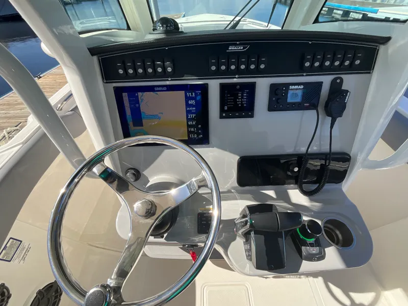 Slide: The Image of Boston Whaler 280 OUTRAGE 2023 - 5